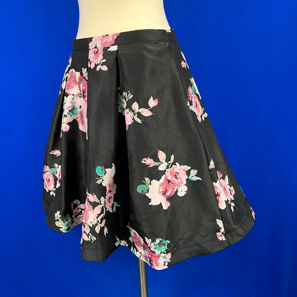 |•SEQUIN HEARTS•| Floral Black Skater/Circle Skirt Tulle Layer Size 5